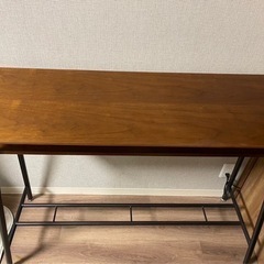 カウンターテーブルとテーブルセット