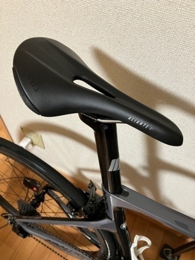 フルカーボンフレーム DURA-ACE 9100〜9200 搭載 ロードバイク
