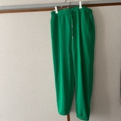 緑のスウェット