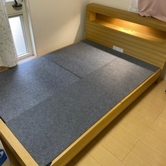 ダブルベッド　ベッドフレーム　コンセント、ライト付き　大塚家具