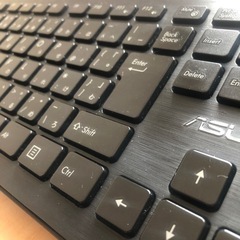 有線キーボード ASUS USB端子 黒 テンキーありの画像
