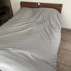 ダブルベッドの画像