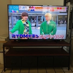 FUNAIのテレビとテレビ台