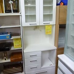 キッチンボード　２ドアレンジボード　ホワイト　白　食器棚　食器収納　キッチン収納　3箇所コンセント キッチンボード 2ドアレンジボード ホワイト 白 食器棚 食器