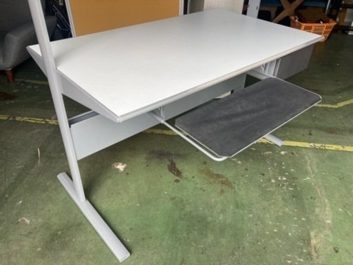 ● スチール製大型パソコンデスク