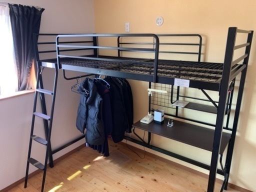 ロフトベッド　デスク付きです♪