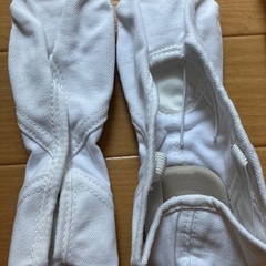 ミルヴァ  バレエシューズ　白　２３.５　新品