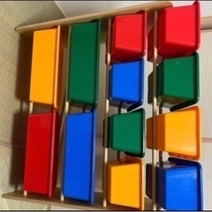 おもちゃ棚の画像
