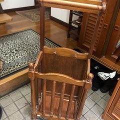 お引き取り先が決まりました　ミラー付き傘立て　コート掛けの画像