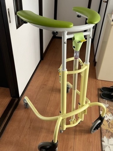 介護　歩行器