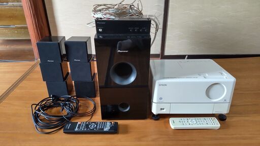 プロジェクター　5.1ch　ホームシアター　スクリーン付き