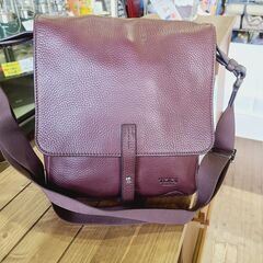 【愛品館市原店】 TUMI ショルダーバッグ　サンダンス フルグレイン クロスボディ シボ革 　シュリンクレザー