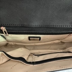 美品！GUESSゲスのショルダーバッグ、ハンドバッグの画像