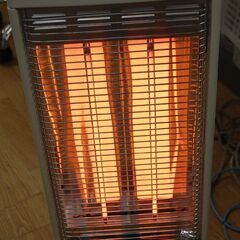 2020年製 Aladdin 赤外線グラファイトヒーター AEH-G105N ホワイト 電気ヒーター 電気ストーブ 暖房 アラジン 札幌市 清田区 平岡の画像