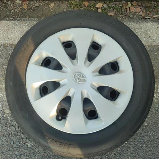 トヨタ  アクア(DAA−NHP10)外し スチールホイールとタイヤセット