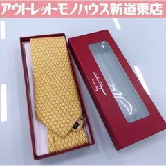 フェラガモ ネクタイ 犬 動物柄 ドッグモチーフ イエロー系 シ...