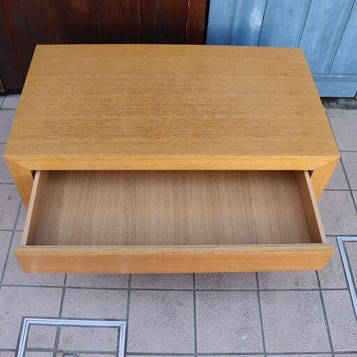 IDC OTSUKA(大塚家具)よりTDMGF003 オーク材 コーヒーテーブルです。シンプルなデザインとコンパクトなサイズが魅力のセ