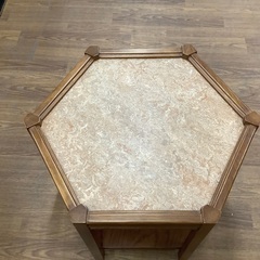 Acme Furniture BROOKS hexagontable ご紹介いたします！の画像
