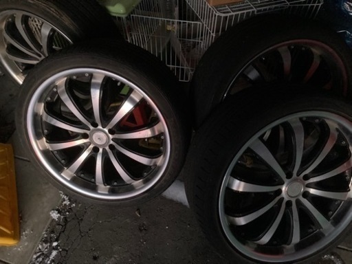 決まりました。アルファードにつけてた20インチタイヤホイール4本