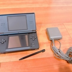 【おまけソフト付き】ニンテンドーDS Lite (ジェットブラック)＋ソフト1枚の画像