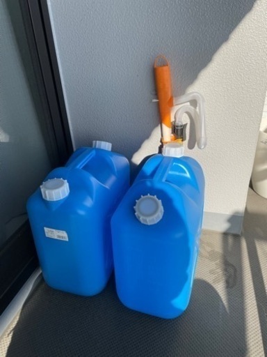 トヨトミ ストーブ、灯油缶2つセット
