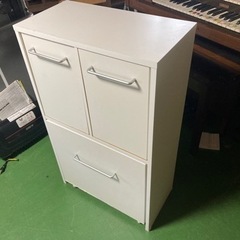 ● 分別ゴミ箱、ワゴン付き