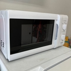 電子レンジ (必要に応じて電気ケトルもお付けします)