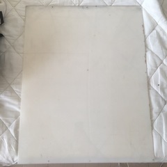 工作、敷居にプラスチックの板　57×73×2ミリ