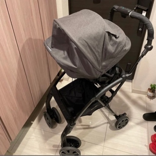 現行モデル！コンビ ベビーカー（Combi）ラベリタ 専用雨除けカバー付き！グレー×ブラック