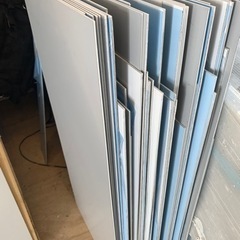 キッチンカー壁の端材
