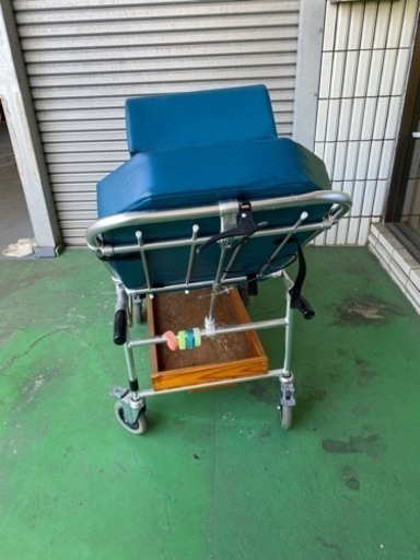 ストレッチャー　トヨタハイエース純正品