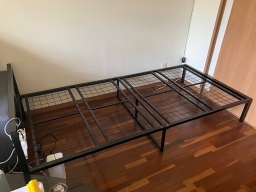 急募ベッドフレーム
