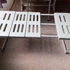 伸縮する棚です