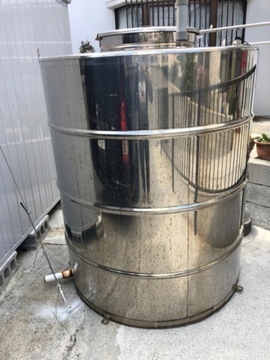 ステンレス貯水タンク