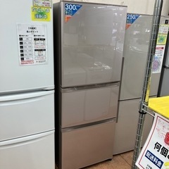 4/2 値下げ😄オススメ😄2017年製 TOSHIBA 330L冷蔵庫 GR-K33S 東芝 7137