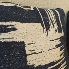 ニトリのソファクッション（クッション本体+カバー）を２つお譲りしますの画像