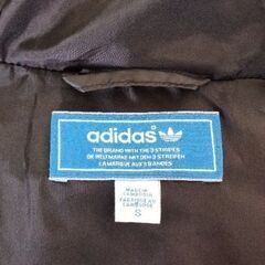 adidas パファーベストの画像