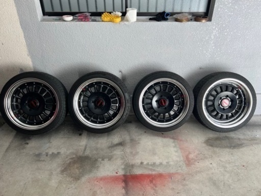 ハイエース　エセックス１９インチ８.５j定価１本１００１００ホイール のみ。