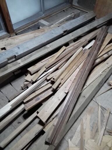 DIYされている方へ 解体廃材[柱、建材等]2,000円で持っていき放題。