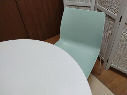 【再々値下げ】白い丸テーブルと椅子2脚