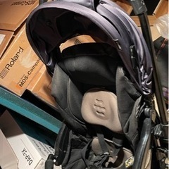 抱き紐とベビーカーの画像