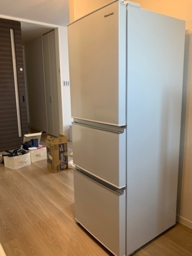 2022年製 美品冷蔵庫 282リットル　hisense HR-D2801W