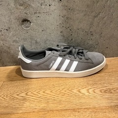 未使用新品adidasのスニーカー