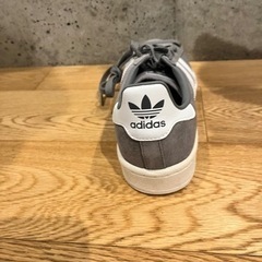 未使用新品adidasのスニーカーの画像