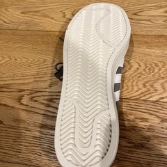 未使用新品adidasのスニーカーの画像