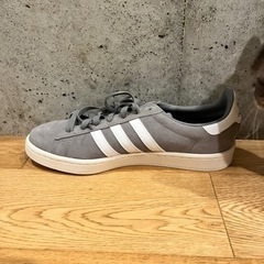 未使用新品adidasのスニーカーの画像
