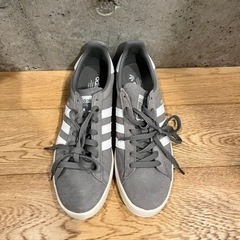 未使用新品adidasのスニーカーの画像