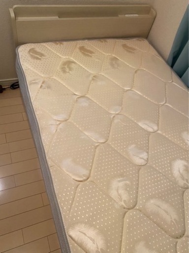 シングルベッド　マットレス付き　収納有り