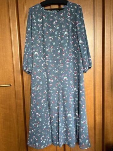 完売商品！リフレクト【洗える】フラワープリントワンピース（グレー系）L・11号