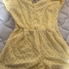 タグ付き新品 GRLショート丈ワンビース パンツ黄色 の画像